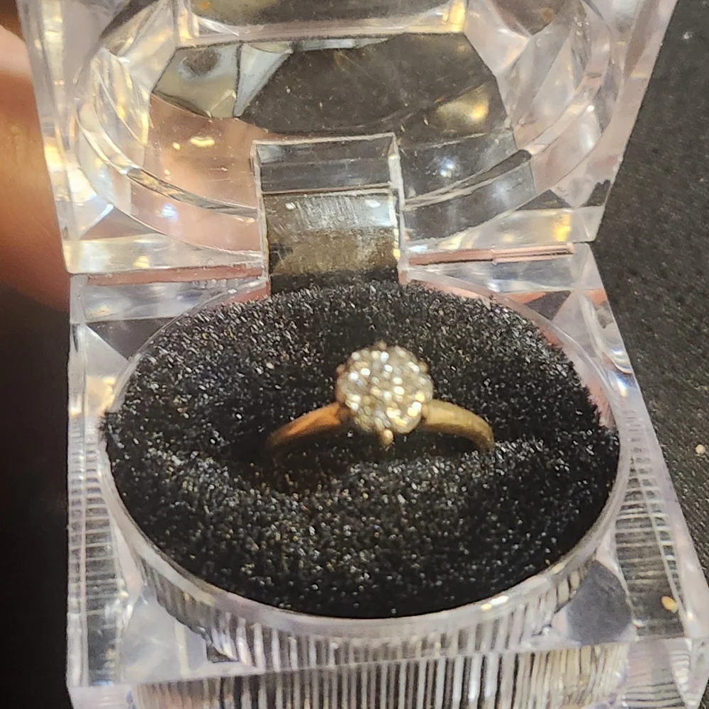 Vintage Solid Gold Diamond  Ring - Picture 6 of 16